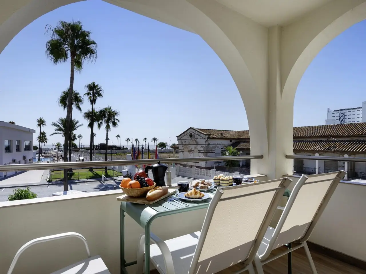 Flat Los Álamos Beach, Torremolinos — photo 2