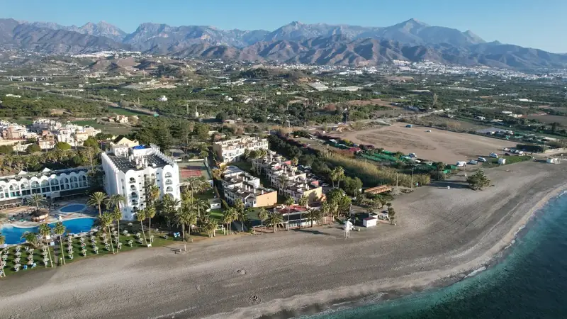 Río Marina on the seafront with the mountains behind